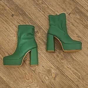 Elegant Green Platfo Heeled Boots